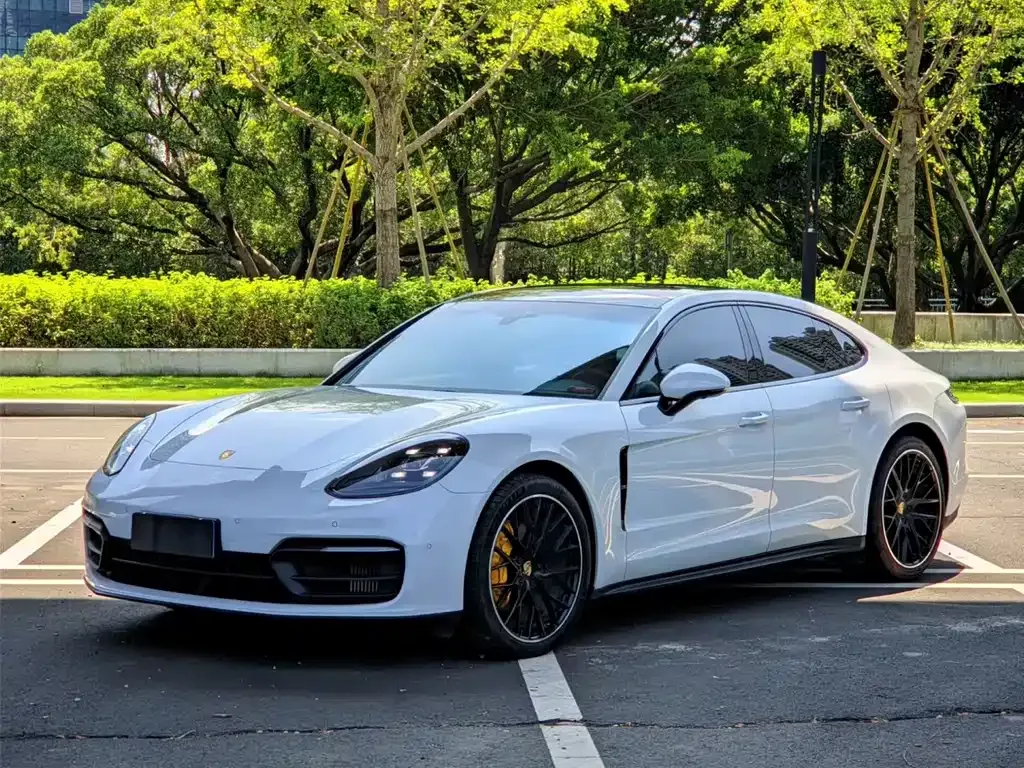 Porsche Panamera — фото 1
