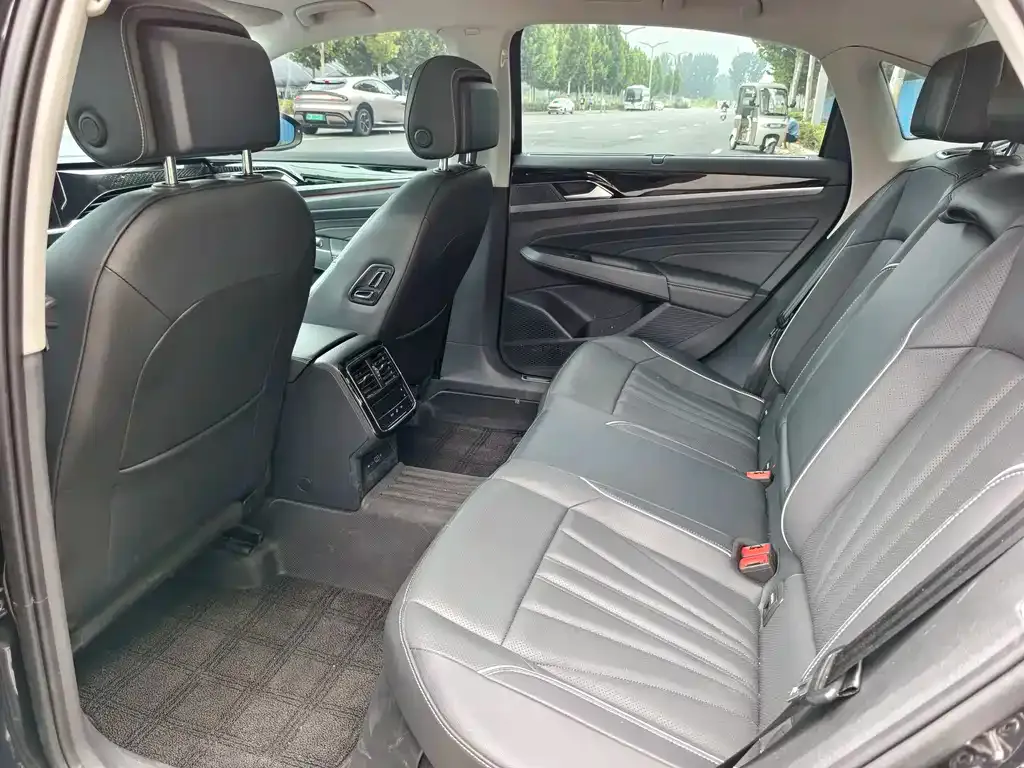 Volkswagen Passat — фото 8