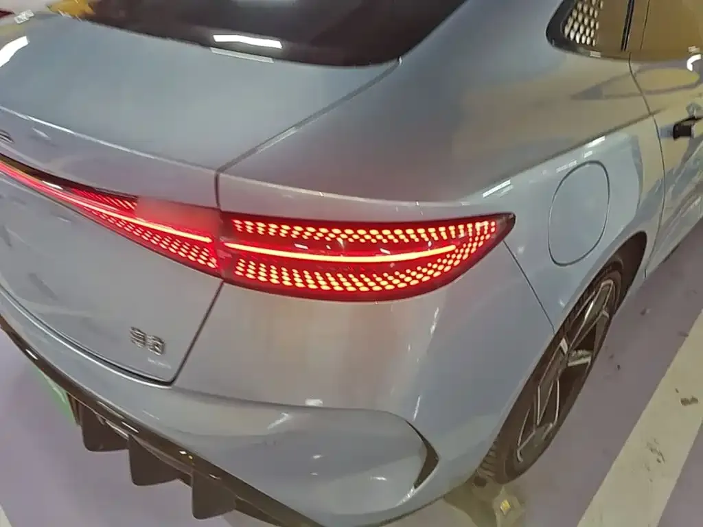 BYD Seal — фото 8