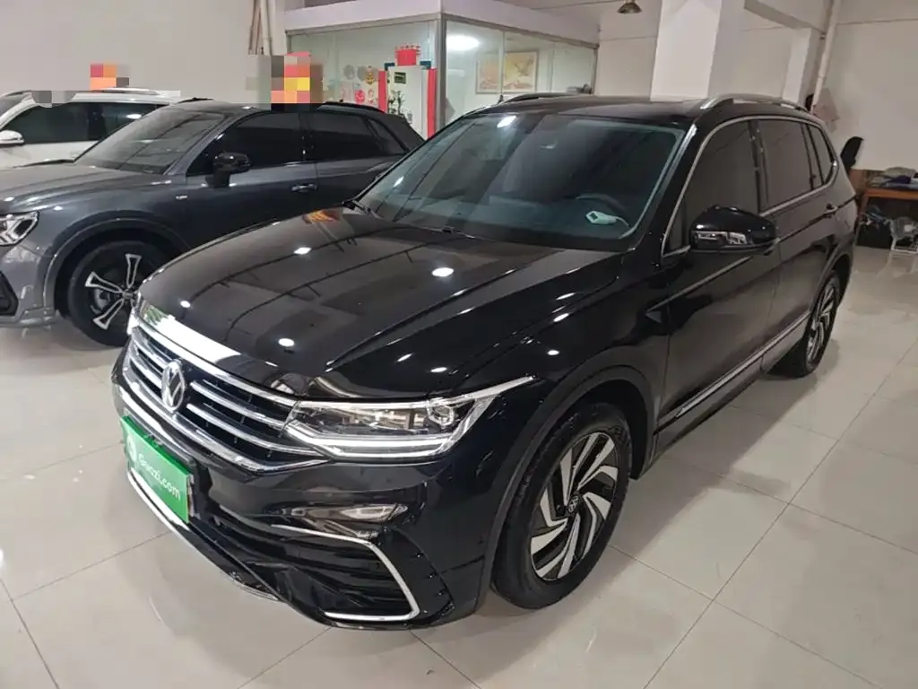 Volkswagen Tiguan L — фото 1