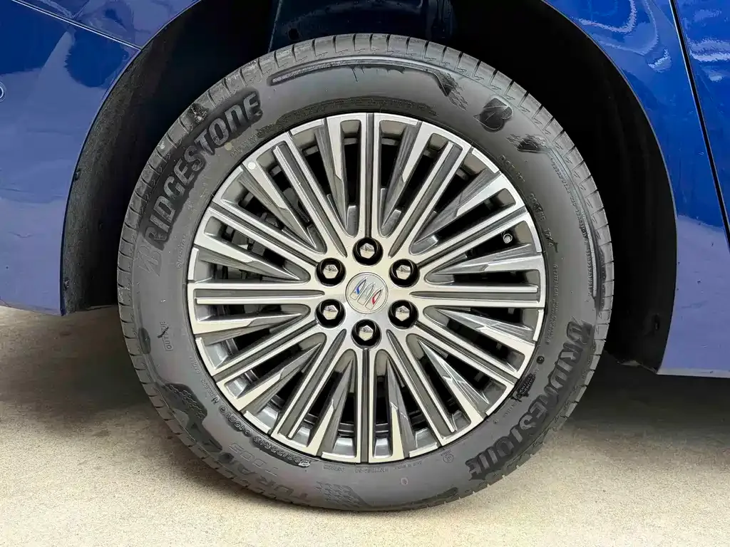 Buick GL8 Hybrid — фото 2