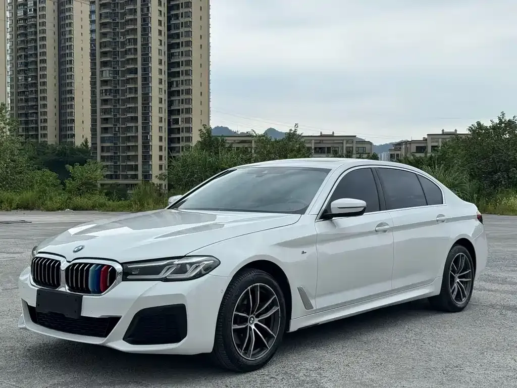 BMW 5 Series — фото 1