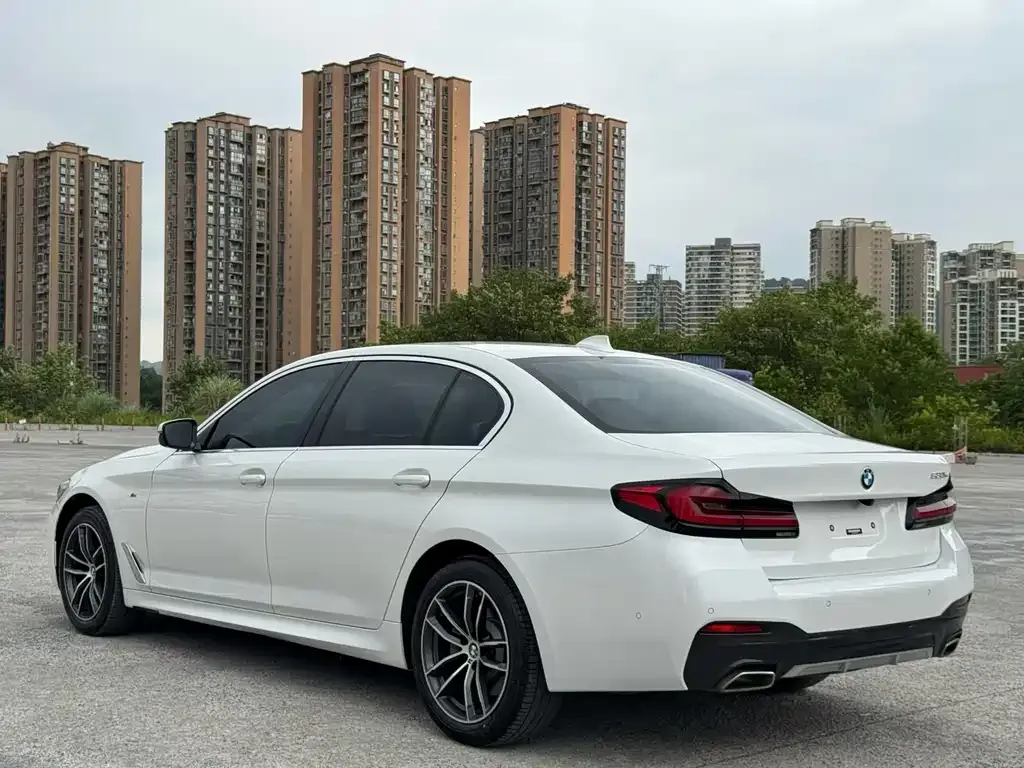 BMW 5 Series — фото 9