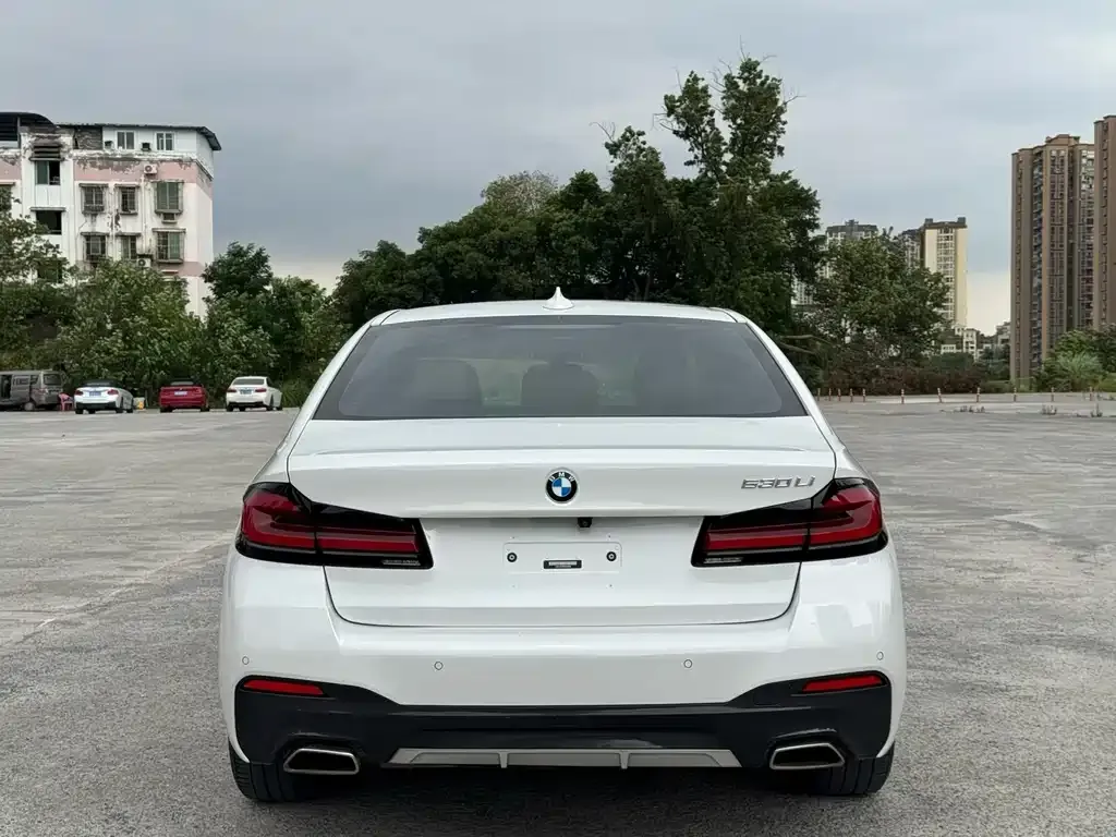 BMW 5 Series — фото 4