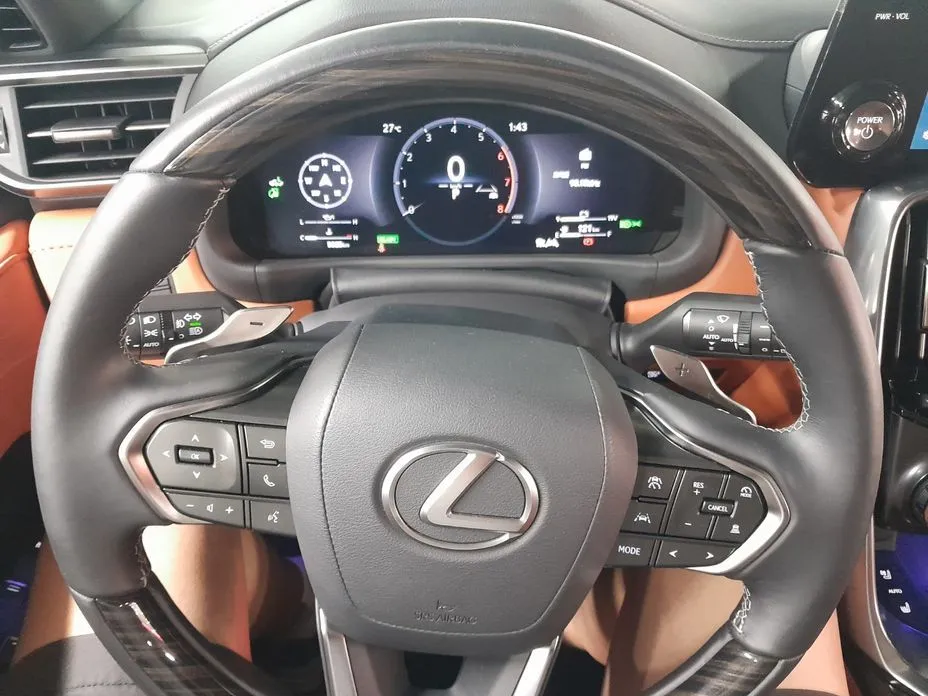Lexus LX — фото 10