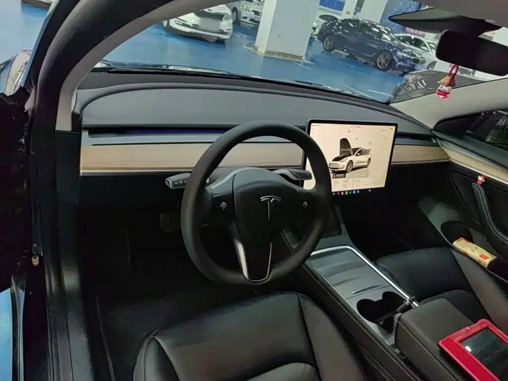 Tesla Model 3 — фото 3