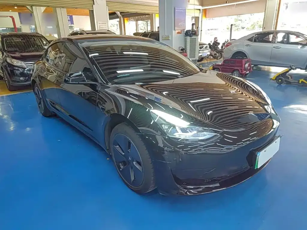 Tesla Model 3 — фото 5