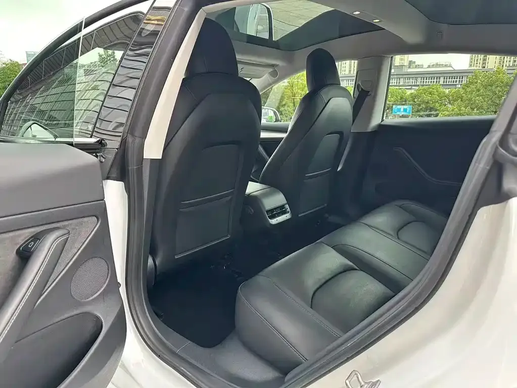 Tesla Model 3 — фото 4