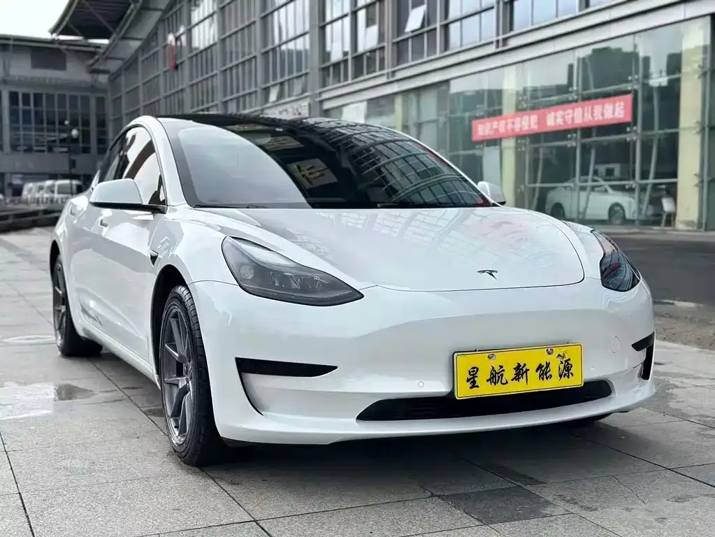 Tesla Model 3 — фото 8