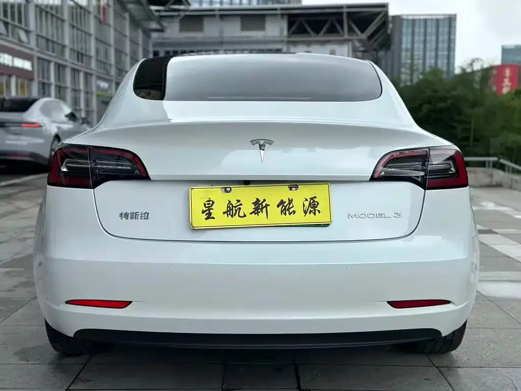 Tesla Model 3 — фото 9