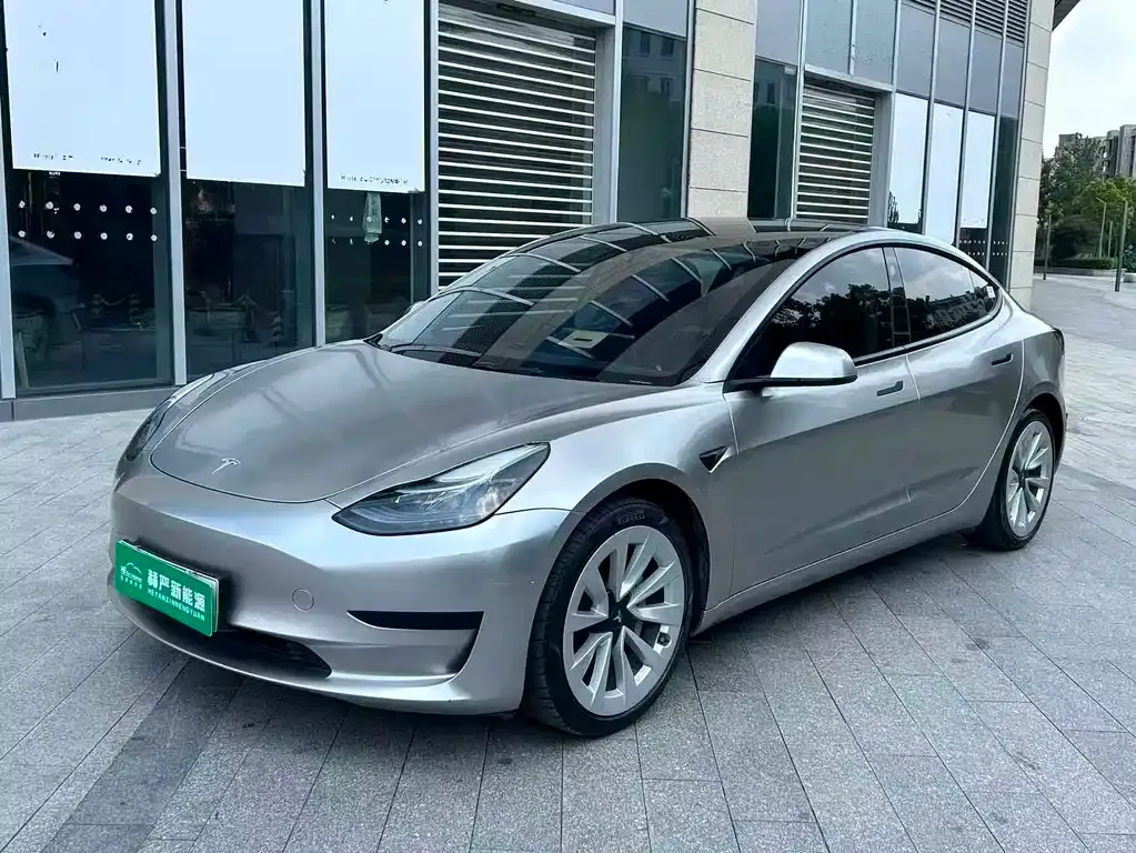 Tesla Model 3 — фото 1