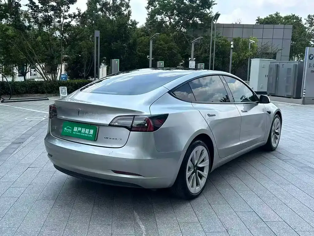 Tesla Model 3 — фото 9
