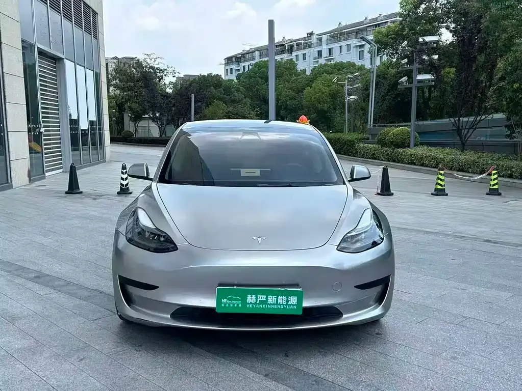 Tesla Model 3 — фото 10