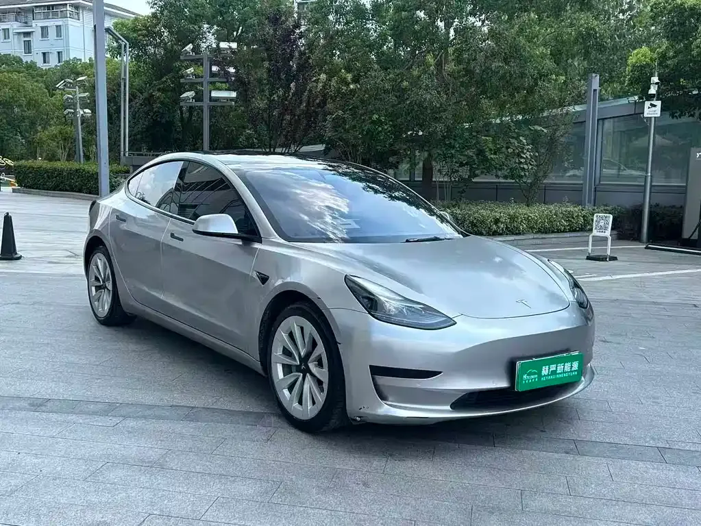 Tesla Model 3 — фото 7