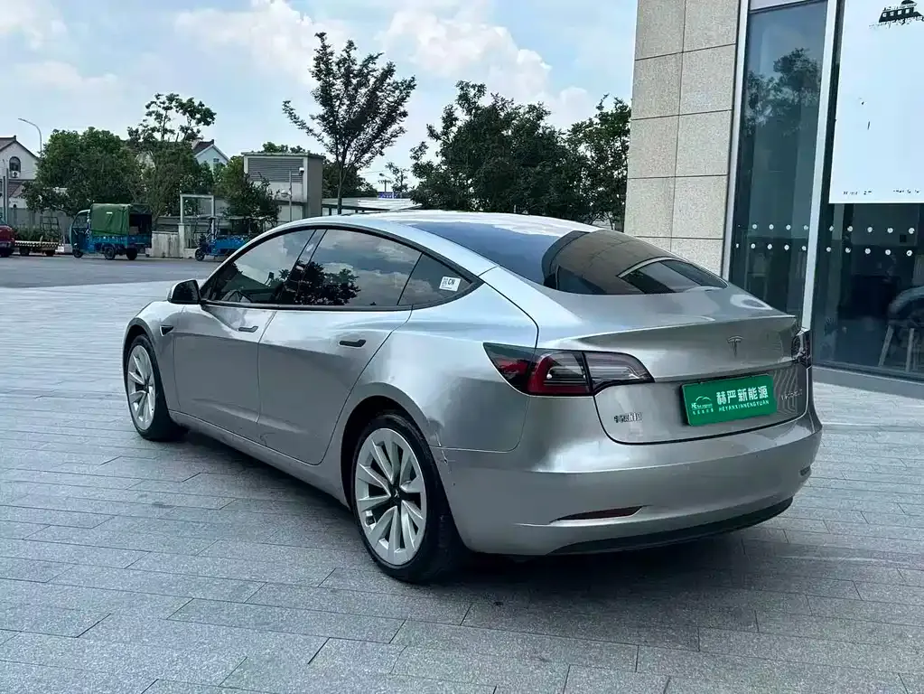 Tesla Model 3 — фото 4