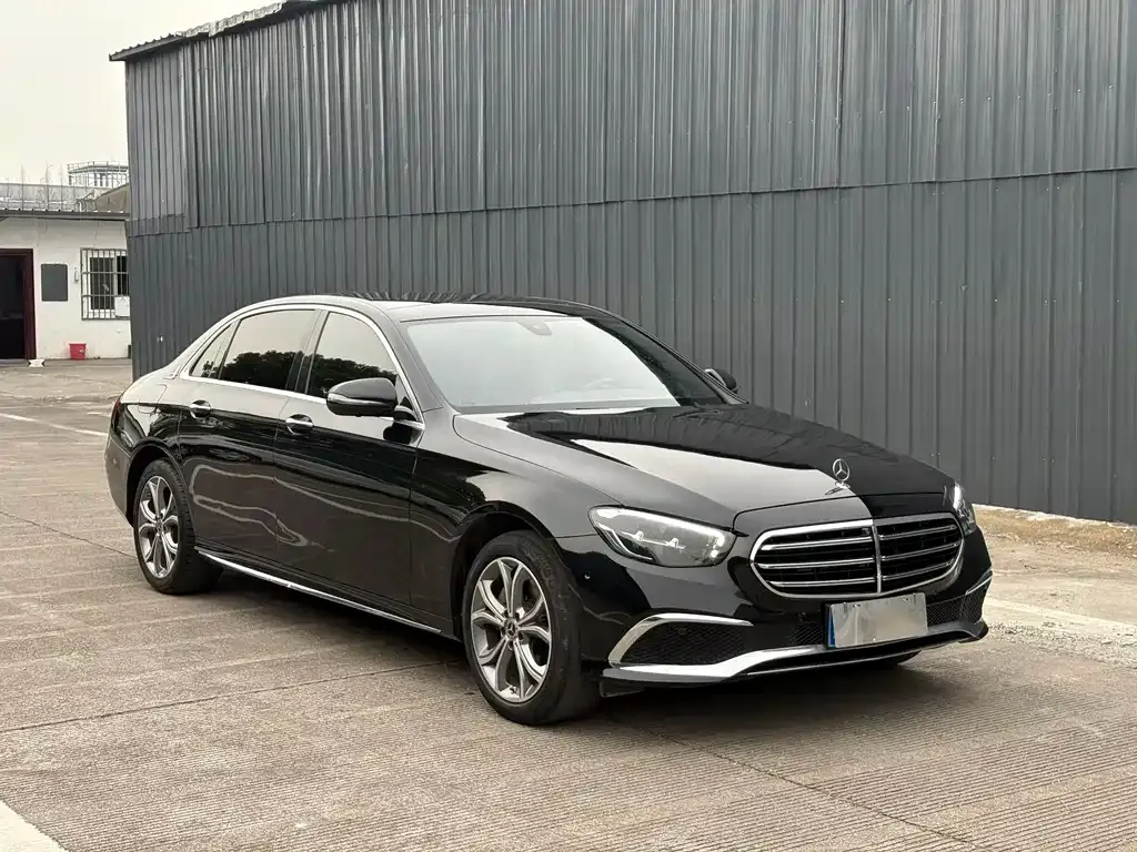 Mercedes-Benz E-Class — фото 9