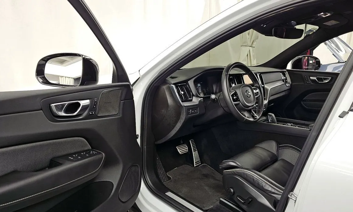Volvo XC60 — фото 8