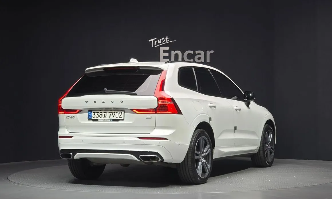 Volvo XC60 — фото 6