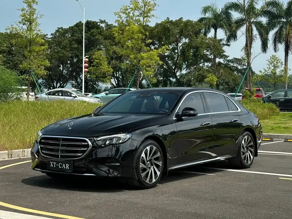 Mercedes-Benz E-Class — фото 1