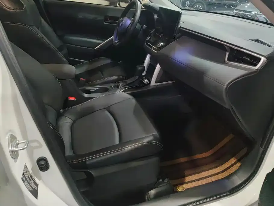 Toyota Corolla Cross — фото 3