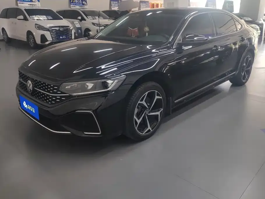 Volkswagen Passat — фото 1