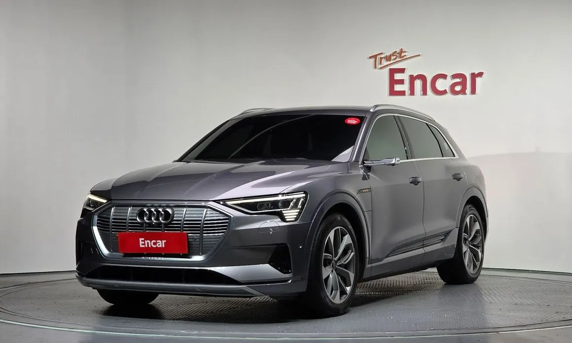 Audi e-tron — фото 1
