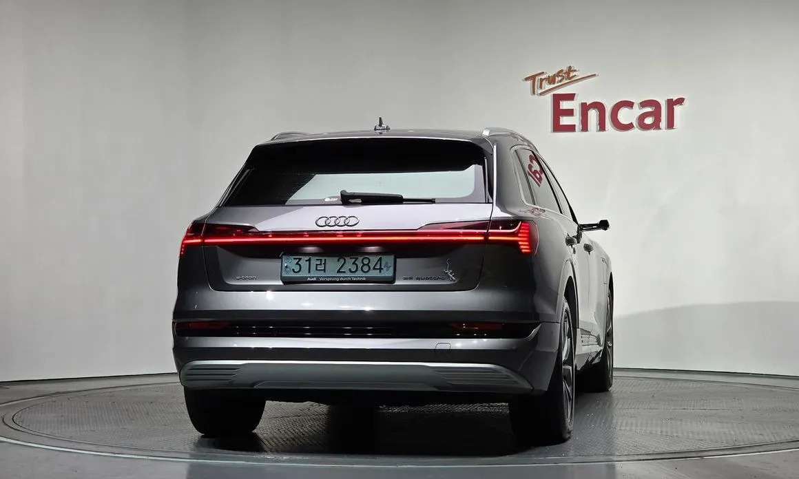 Audi e-tron — фото 6