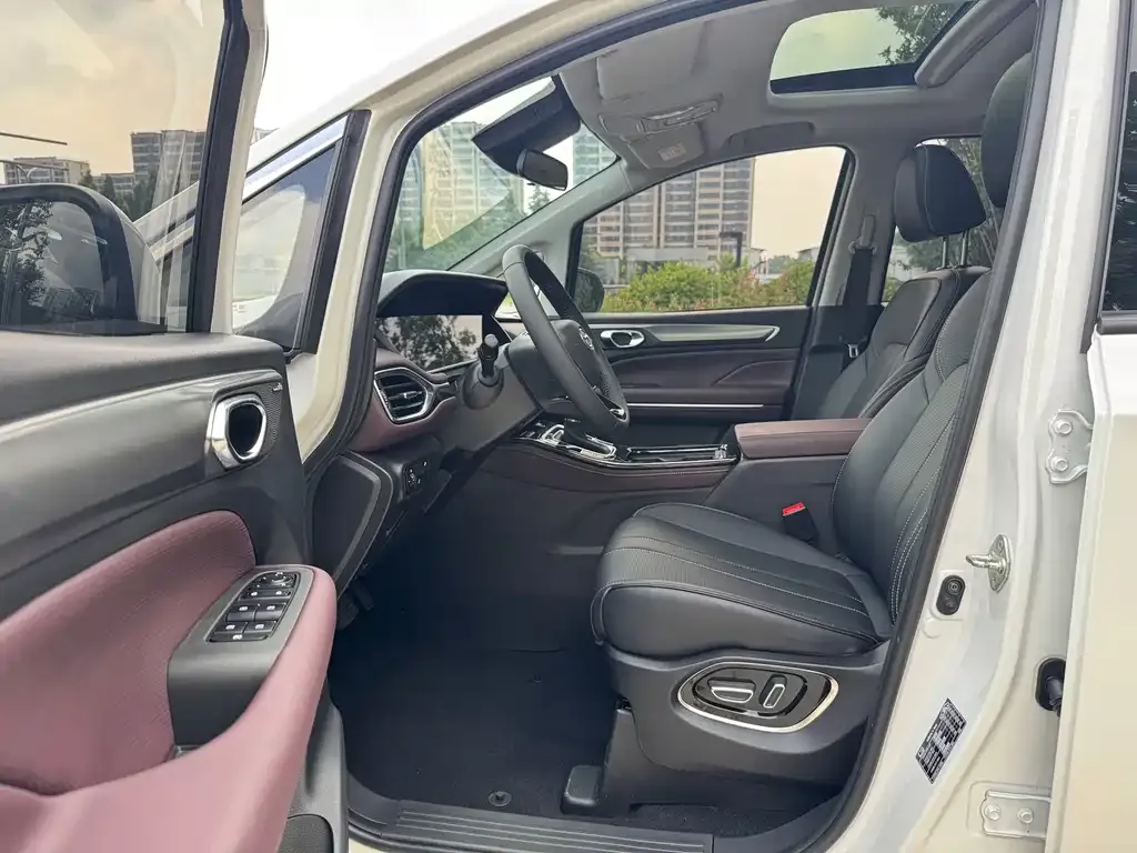 GAC Motor Trumpchi M6 — фото 3