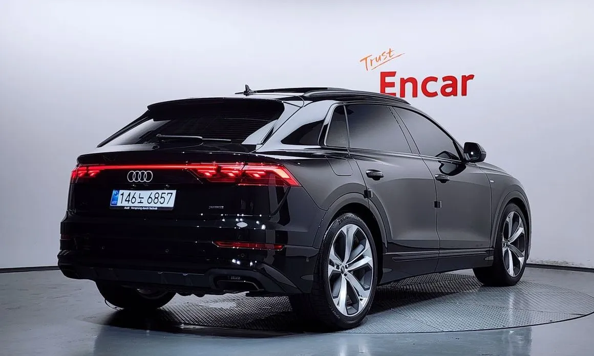 Audi Q8 — фото 6