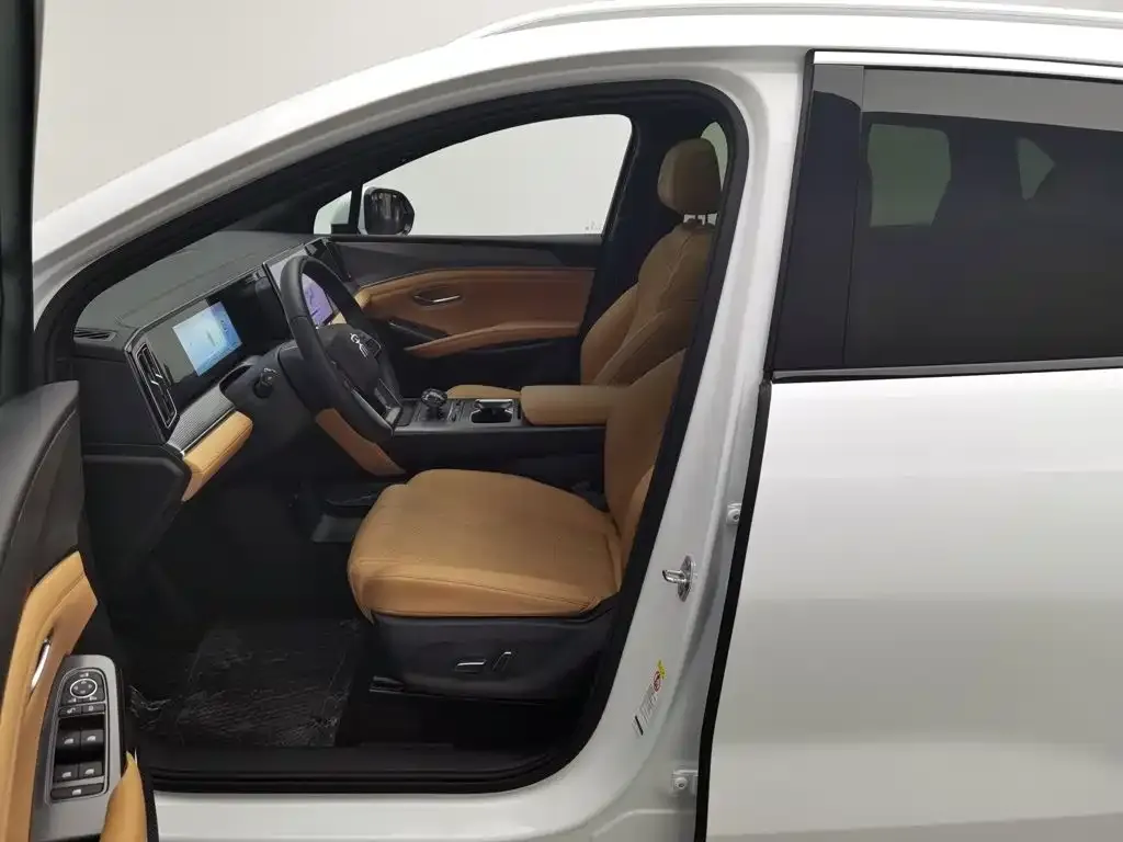 BYD L DM-i — фото 2