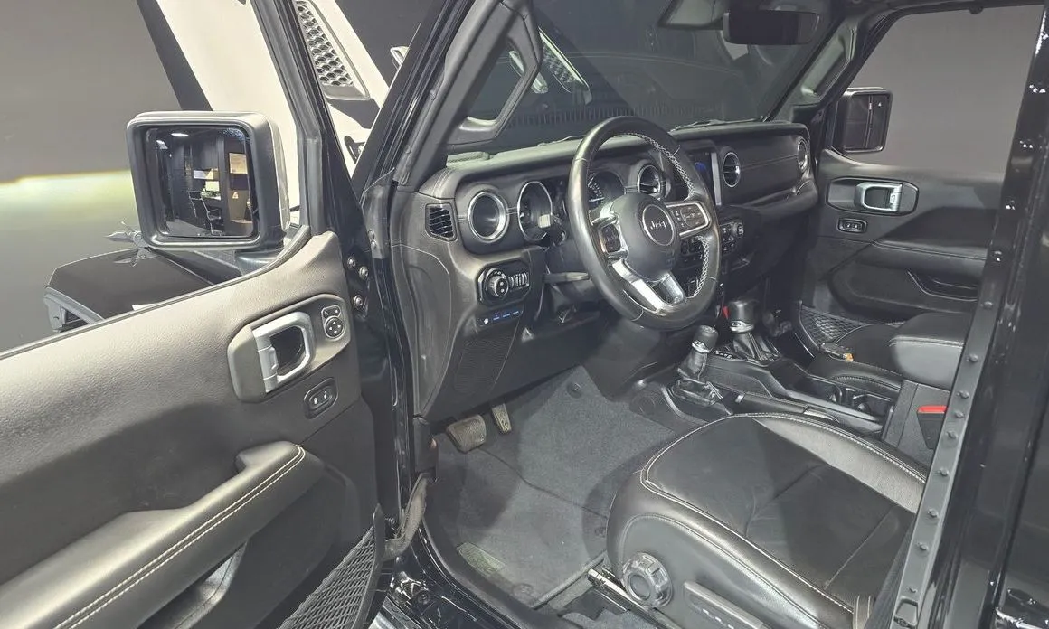 Jeep Wrangler — фото 10