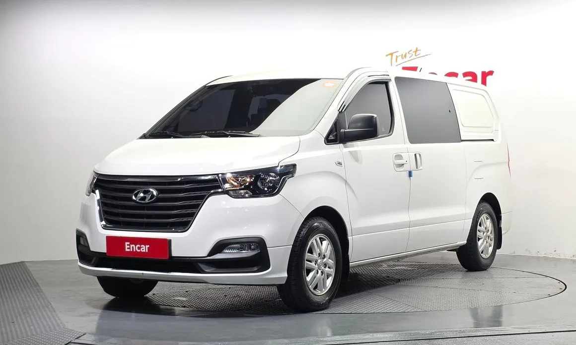Hyundai Starex — фото 1