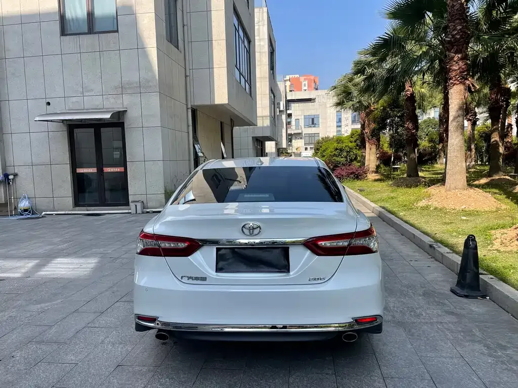 Toyota Camry — фото 10