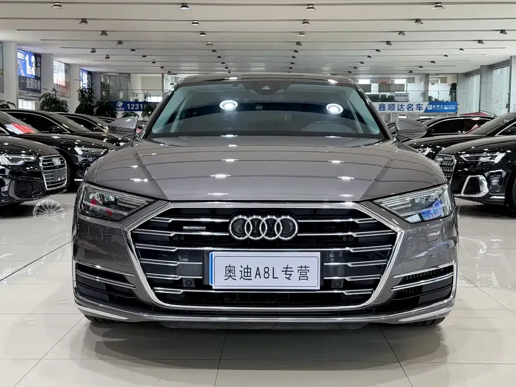 Audi A8 — фото 6