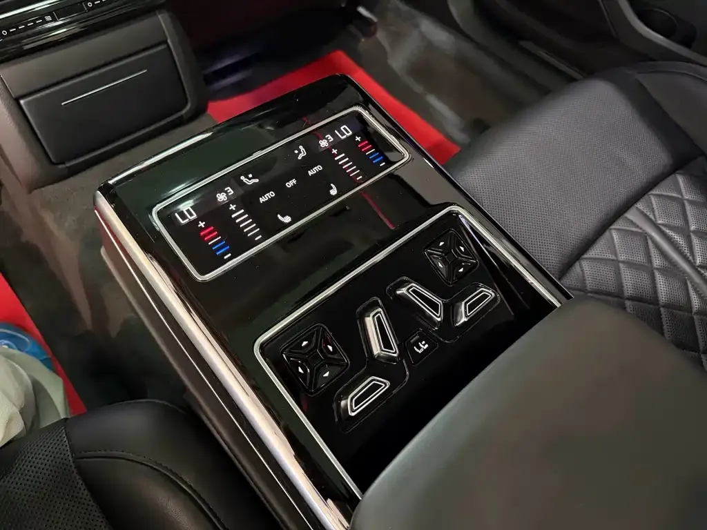 Audi A8 — фото 9