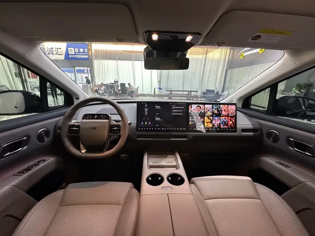 Li Auto i8 — фото 6