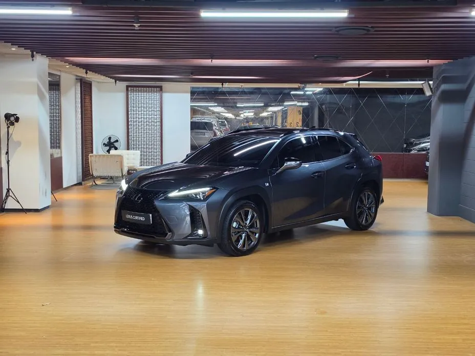Lexus UX — фото 1
