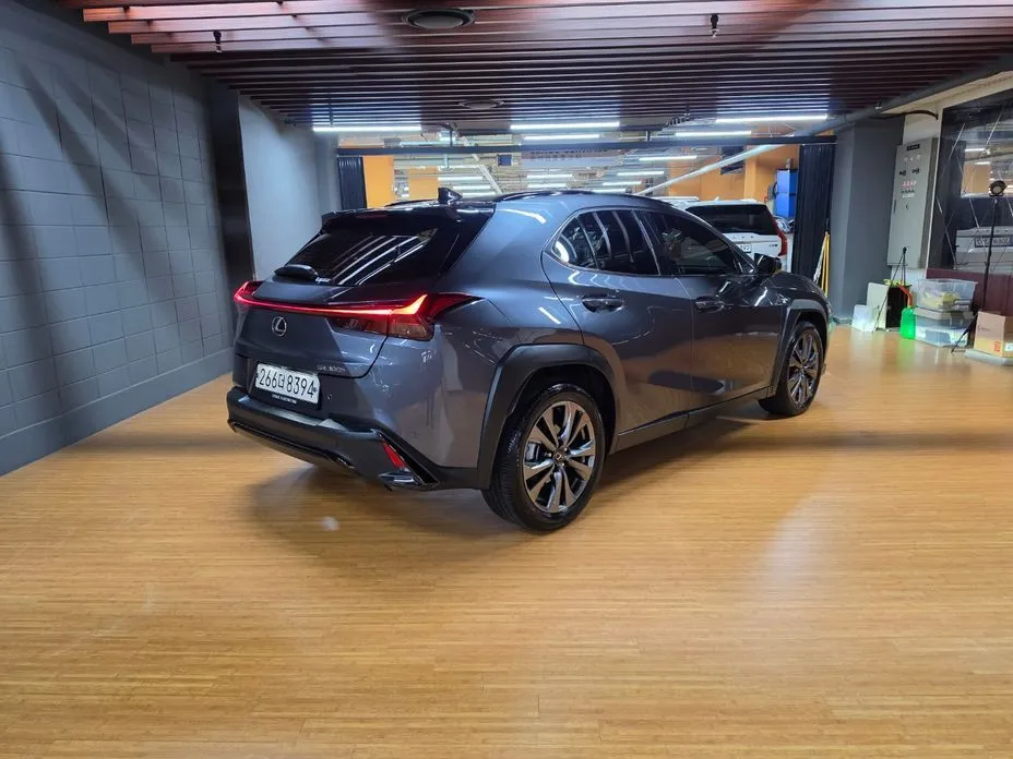 Lexus UX — фото 3