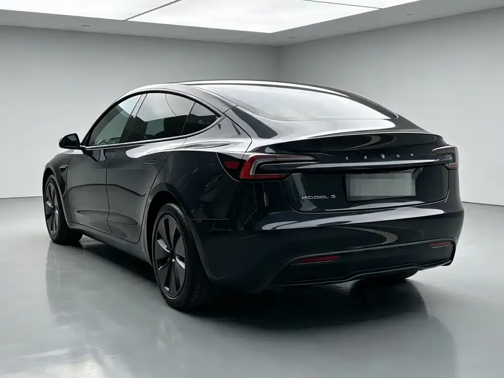 Tesla Model 3 — фото 4