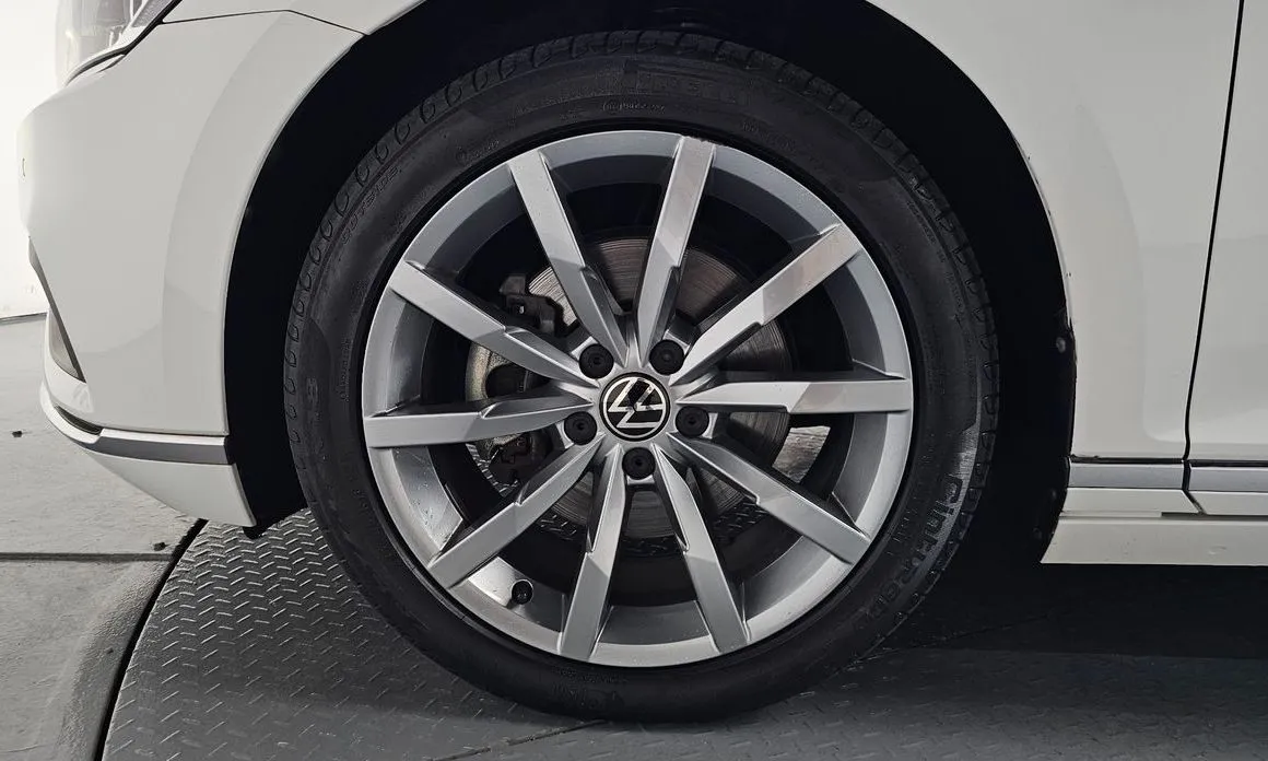 Volkswagen Passat — фото 10