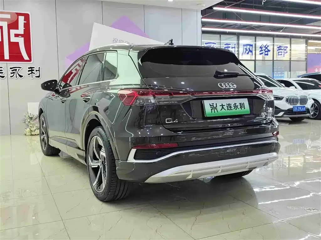 Audi Q4 e-tron — фото 10