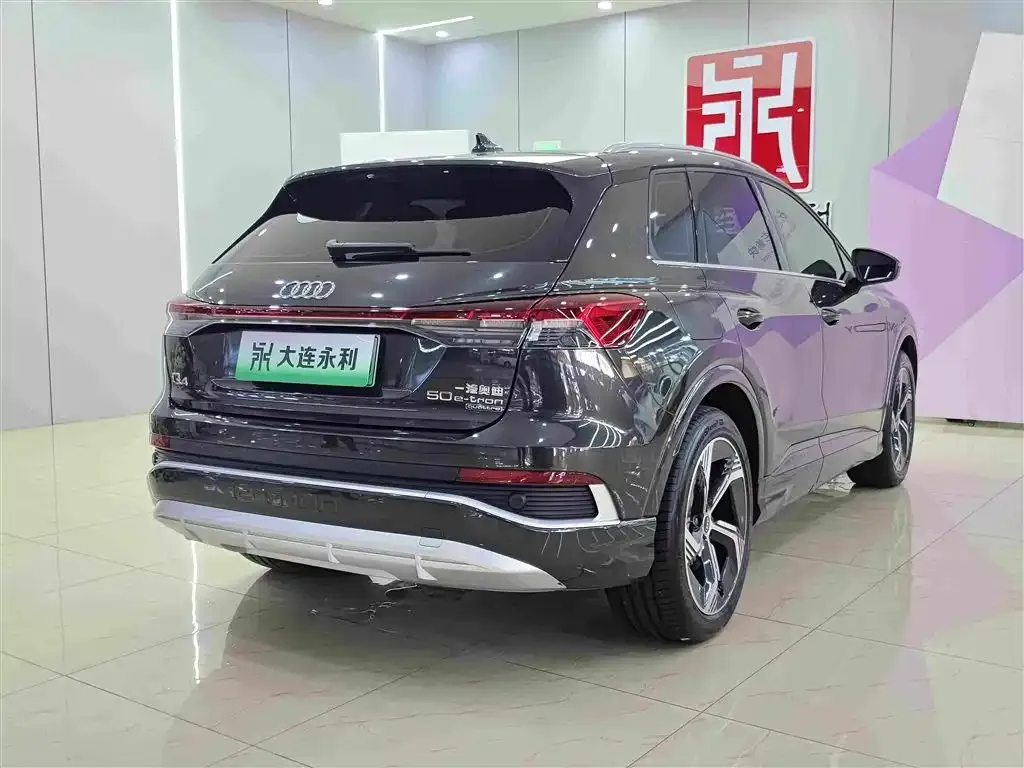 Audi Q4 e-tron — фото 2