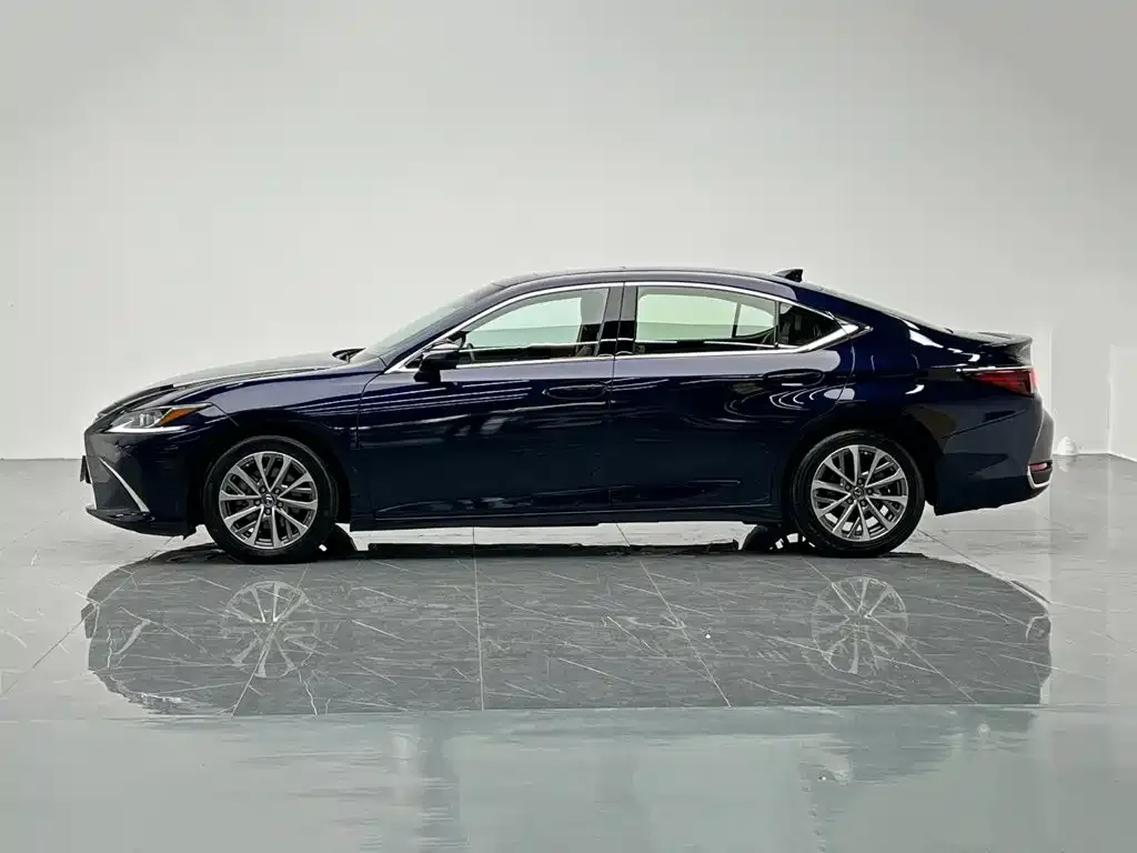Lexus ES — фото 8