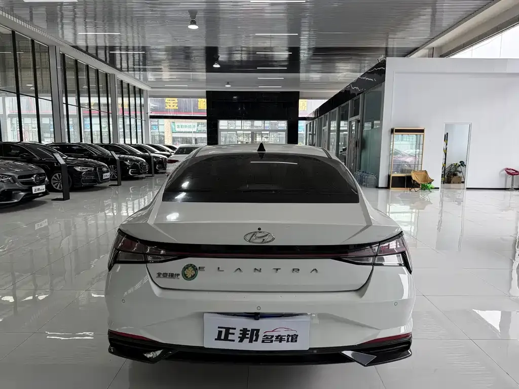 Hyundai Elantra — фото 8