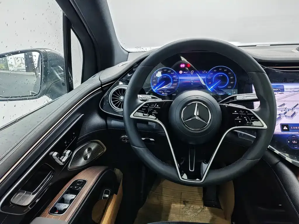 Mercedes-Benz EQS SUV — фото 3