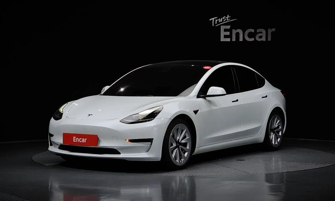 Tesla Model 3 — фото 1