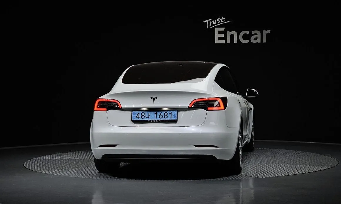 Tesla Model 3 — фото 4