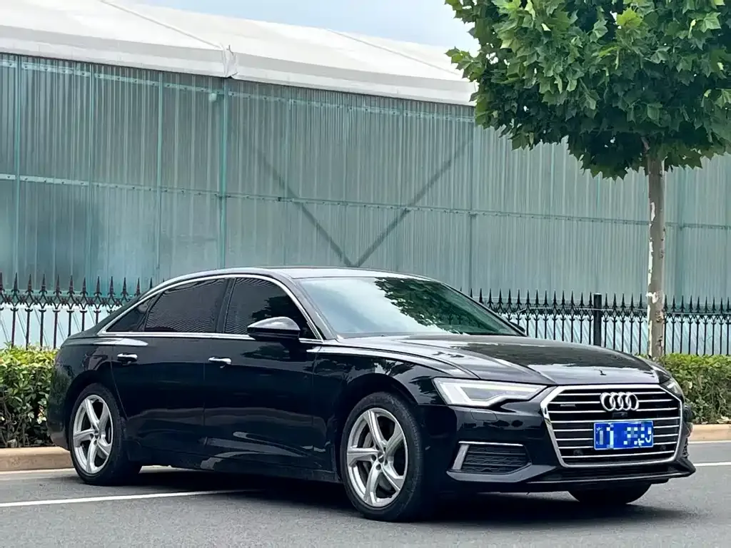 Audi A6L — фото 1