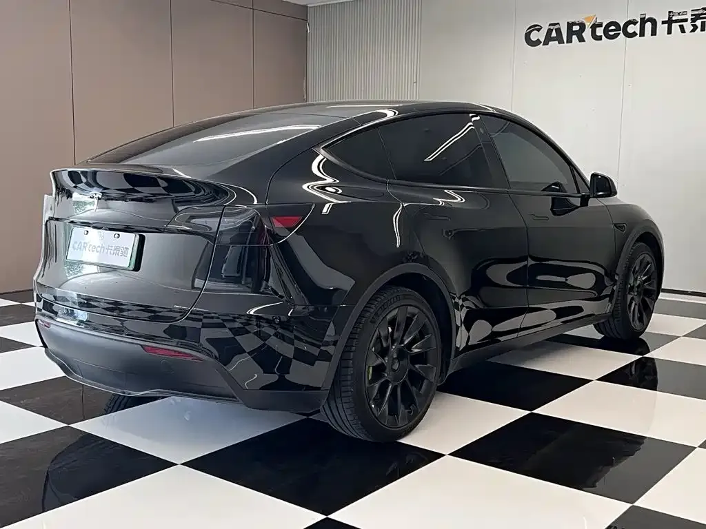 Tesla Model Y — фото 9