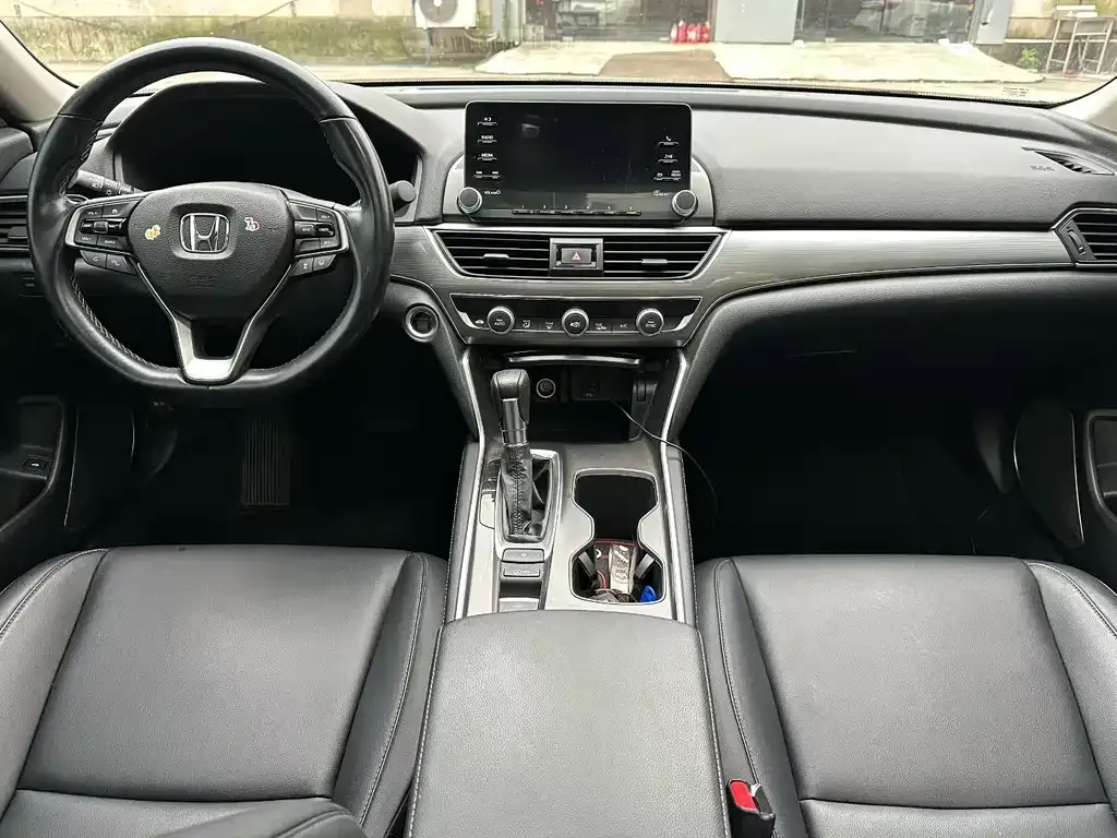 Honda Accord — фото 9